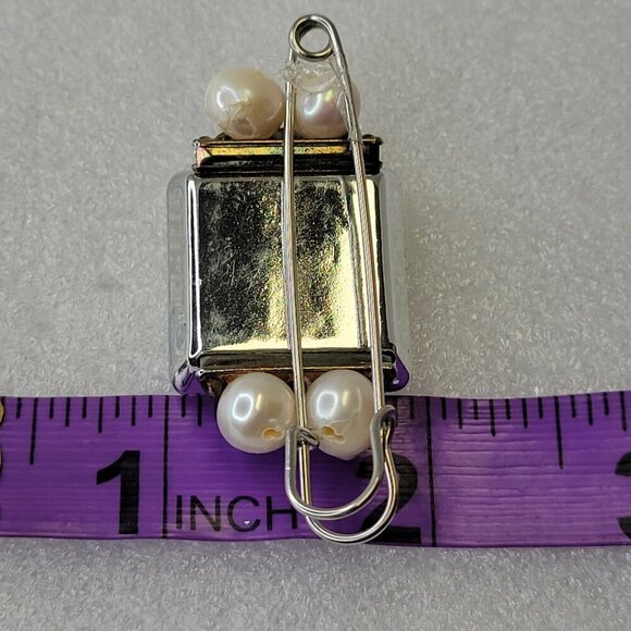 Square Brooch with Faux White Pearls Pin - Picture 10 of 12